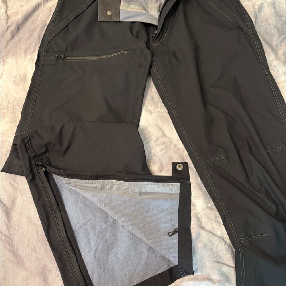Kuhl Men's Black waterproof Cargo Pants